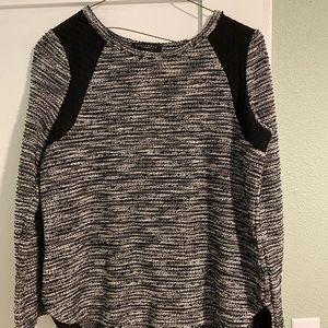 Sanctuary Clothing tweed blouse with quilted shoulders. Size M.